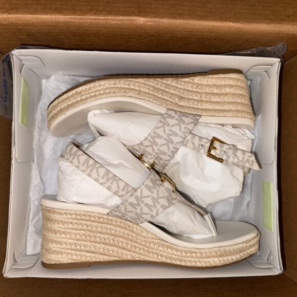 Michael Kors Bundle - Shoes and Clutch - MK design - Vanilla - Picture 2 of 9